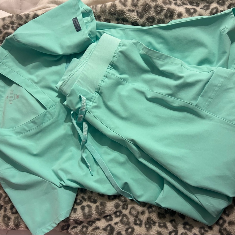 Mint green med couture size small- petite jogger scrub pant